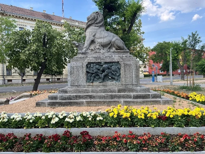 A SZÉKESFEHÉRVÁRI 17. HONVÉD GYALOGEZRED EMLÉKMŰVE (1928)