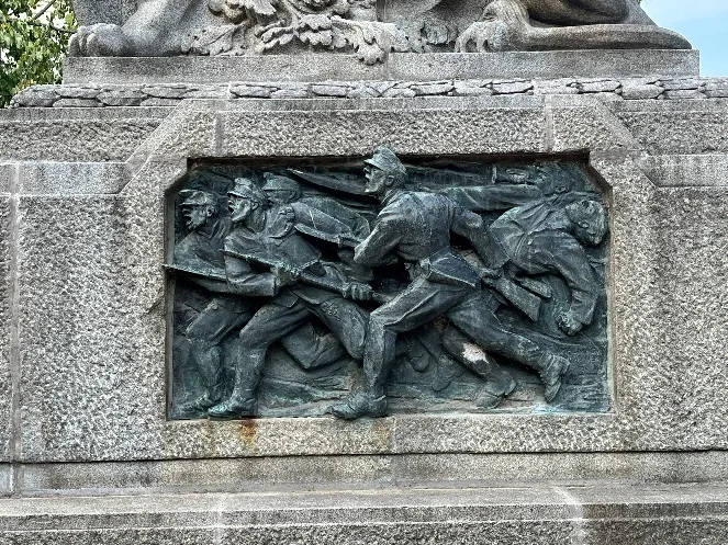 A SZÉKESFEHÉRVÁRI 17. HONVÉD GYALOGEZRED EMLÉKMŰVE (1928)