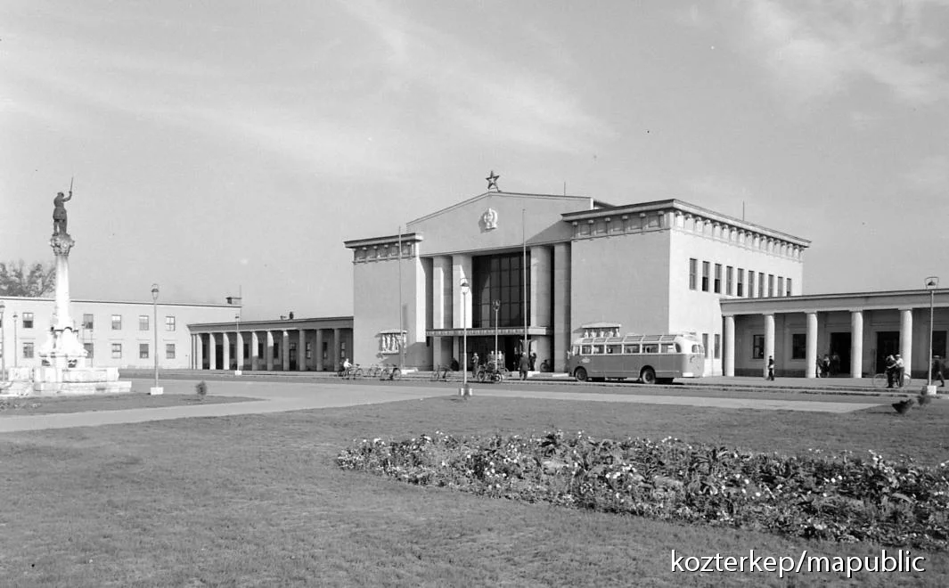 PÜSPÖKKÚT (1928)