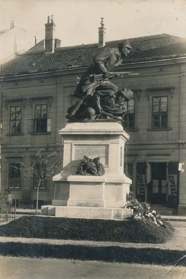 69-ES ELŐRE! EMLÉKMŰ (1931)