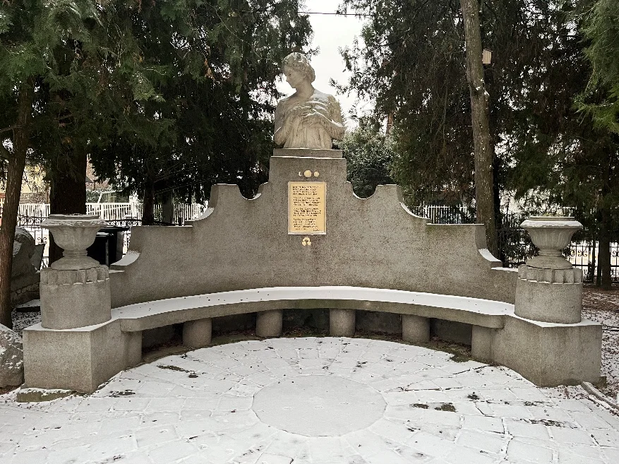 BORYNÉ, BETONSZOBOR
