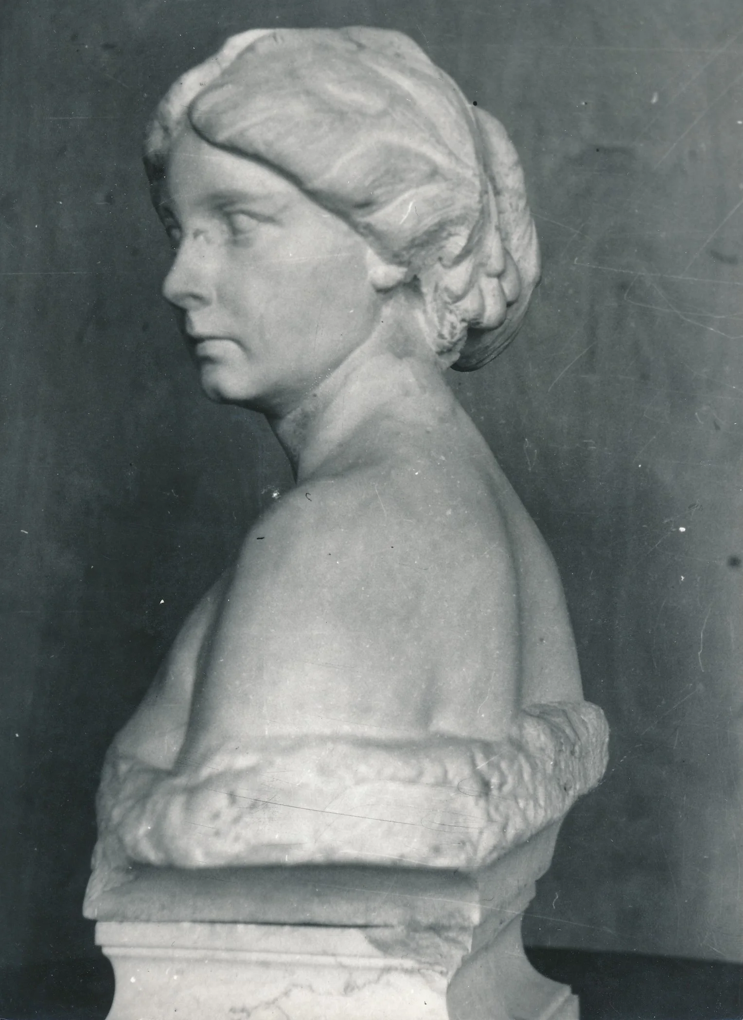 BORYNÉ, RUSKICAI MÁRVÁNY MELLSZOBOR (1913)
