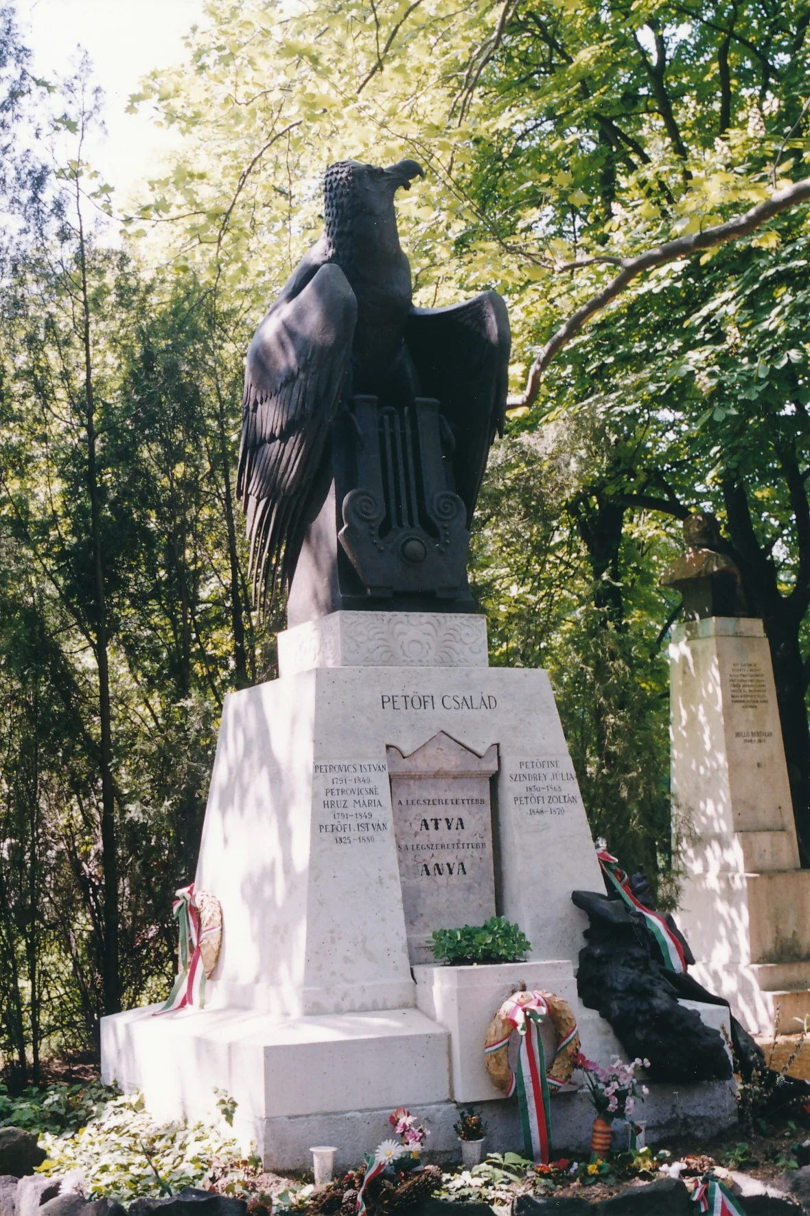 PETŐFI CSALÁD SÍREMLÉKE (1913)