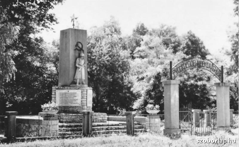 POLGÁRDI KATONAI TEMETŐ EMLÉKMŰVE (1947)