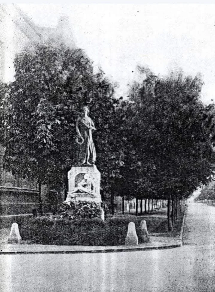 SZÉKESFEHÉRVÁRI FELSŐKERESKEDELMI ISKOLA DIÁKJAINAK ELSŐ VILÁGHÁBORÚS EMLÉKMŰVE (1929)